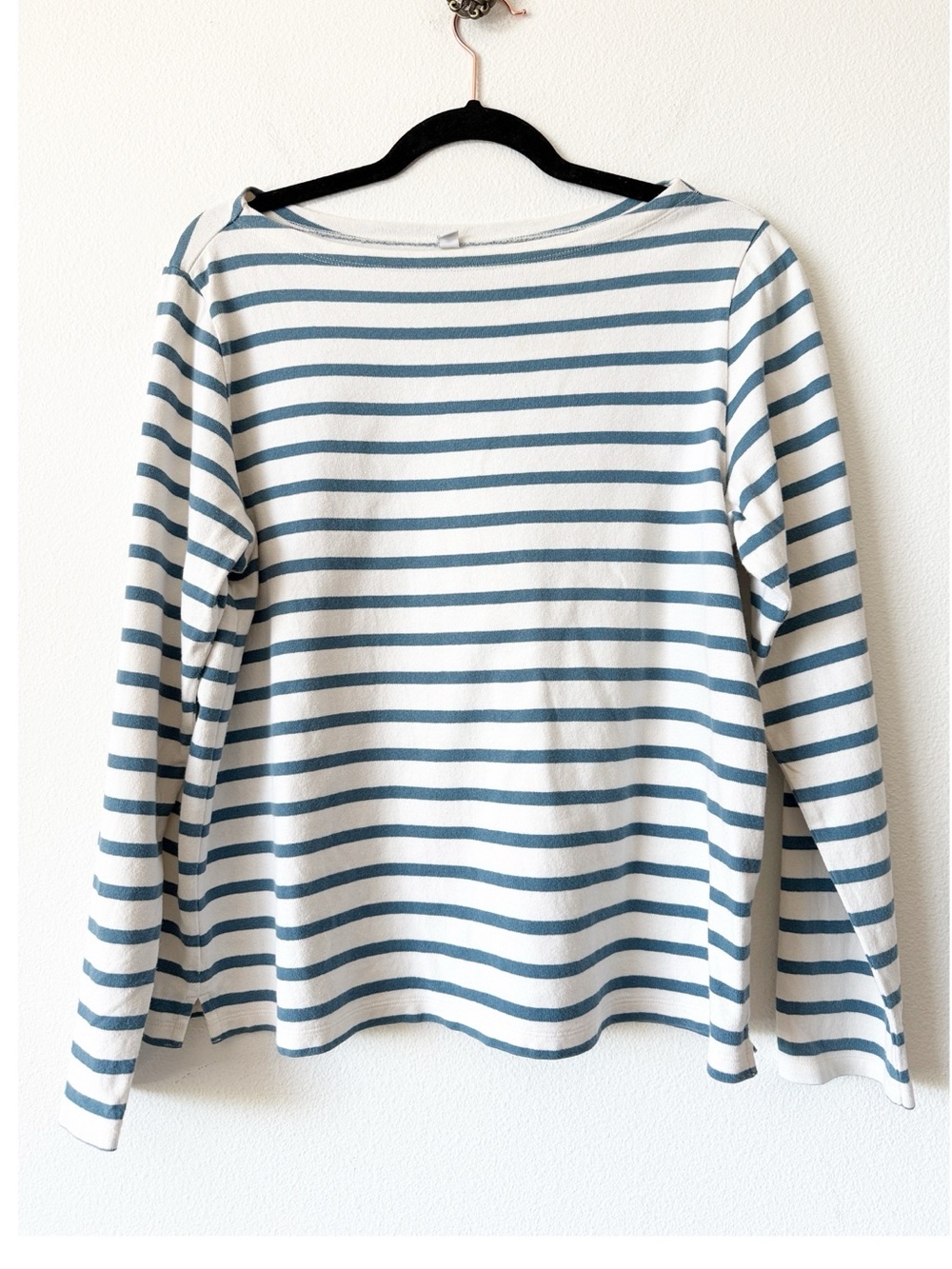 Uniqlo Striped Boatneck Long-Sleeve Top in White and Blue